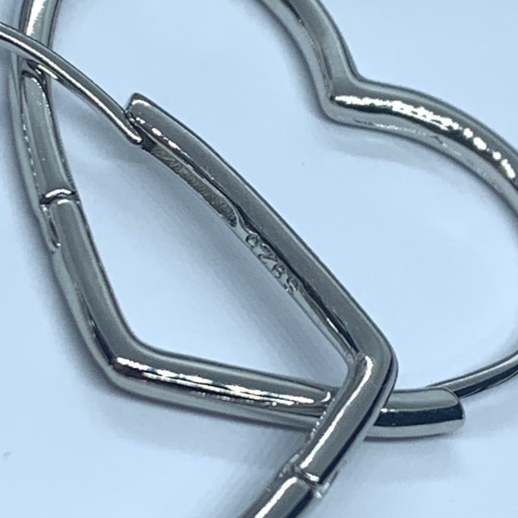 🌟 Silver Big Heart Hoop Earrings - Picture 4 of 5